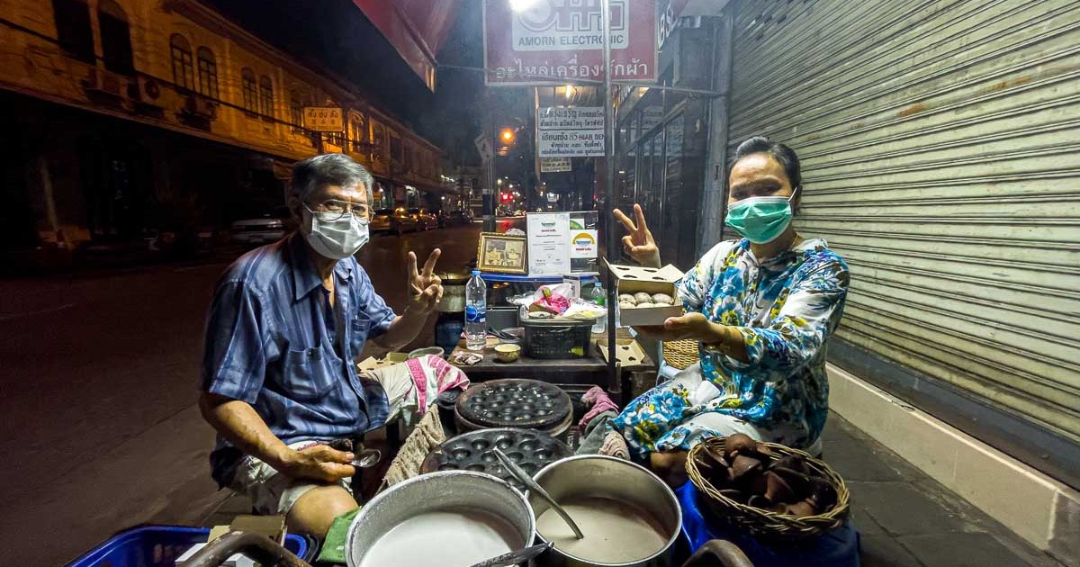 ขนมครกคุณน้อยบ้านหม้อ สูตรโบราณทาชันในเบ้าขนมครก