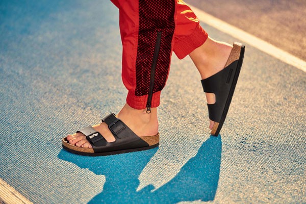 Birkenstock New Shades of Arizona ลวดลายกราฟิกมาผสมผสานสีพาสเทล