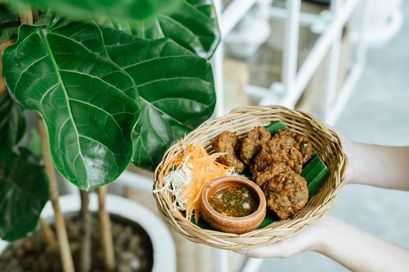 กะทิ บ้านอาหารไทยและขนม ร้านเรือนกระจกใส ที่รวบรวมความอร่อยแบบไทยๆไว้ครบเครื่อง