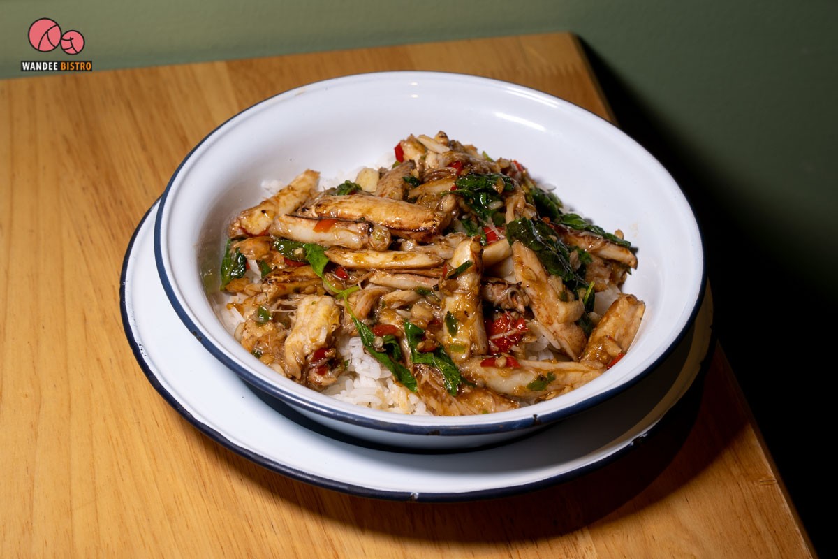 ผัดไทยแม่ทองใบ กุ้งตัวใหญ่สะใจ รสชาติแบบสูตรโบราณ