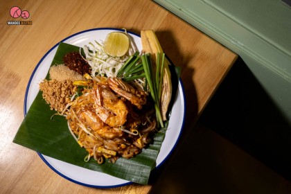 ผัดไทยแม่ทองใบ กุ้งตัวใหญ่สะใจ รสชาติแบบสูตรโบราณ