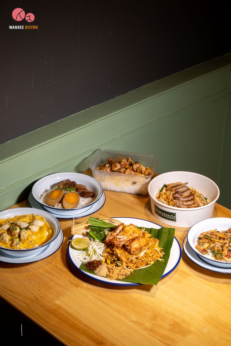 ผัดไทยแม่ทองใบ กุ้งตัวใหญ่สะใจ รสชาติแบบสูตรโบราณ