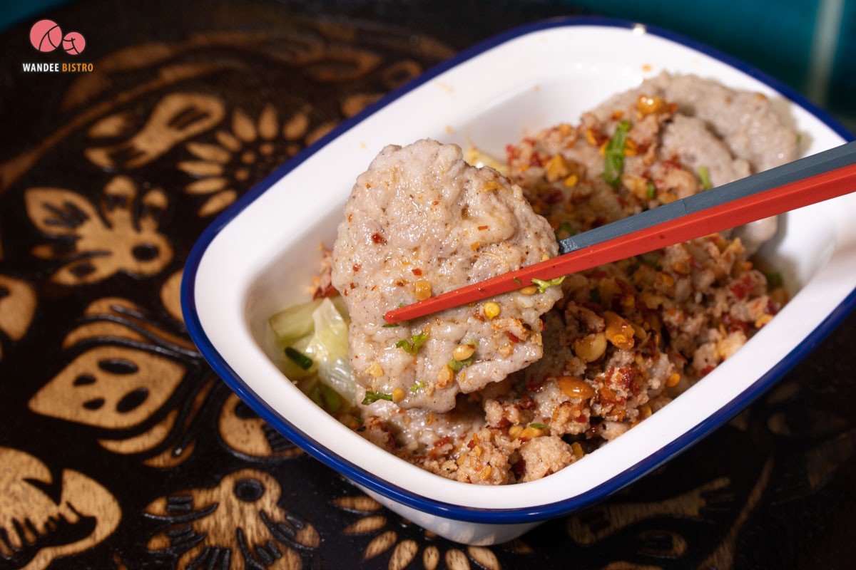 ซันจู ก๋วยเตี๋ยวหมูต้มยำ ร้านแซ่บย่านอโศก จัดเต็ม หมูเด้ง หมูแดง หมูกรอบ 