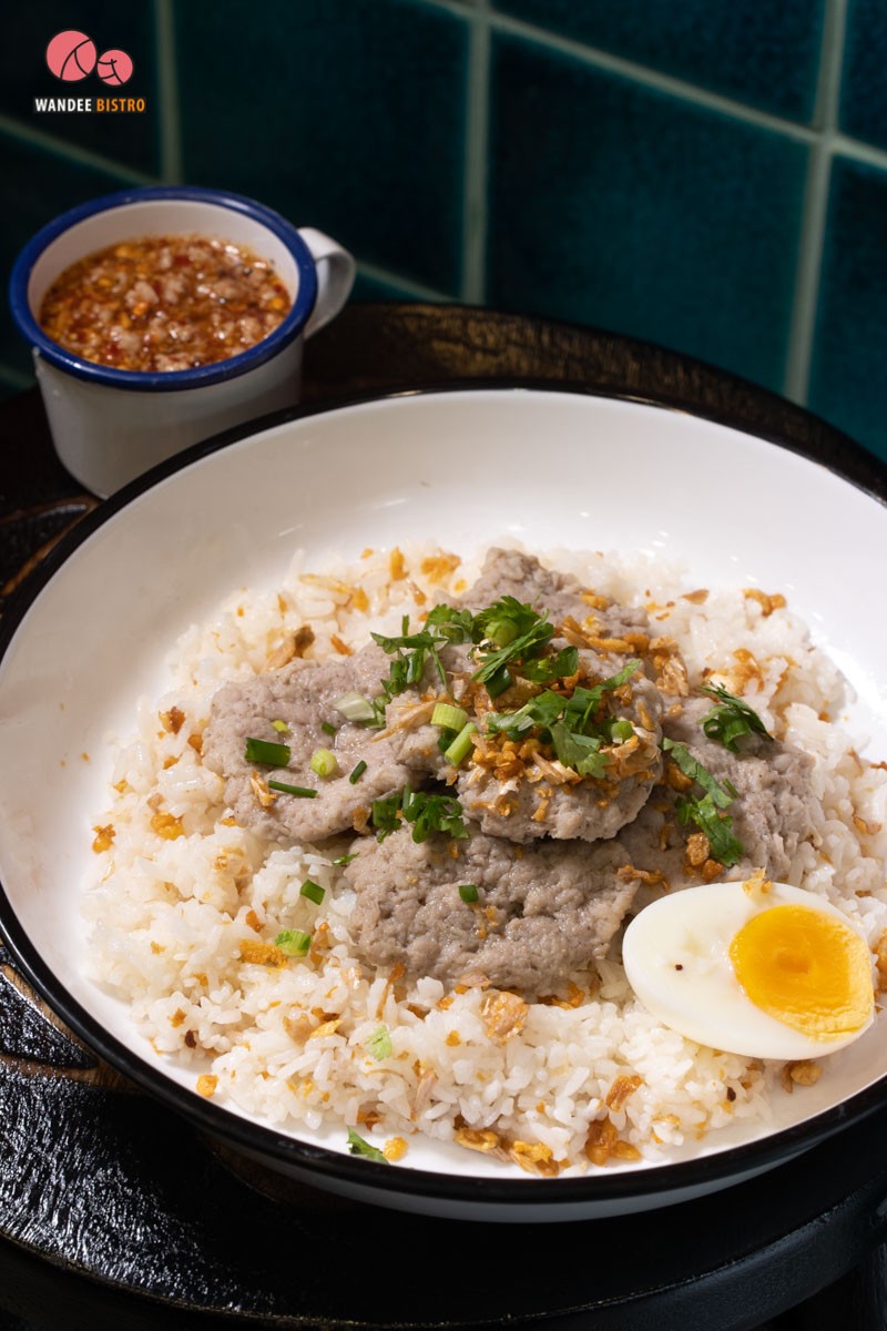 ซันจู ก๋วยเตี๋ยวหมูต้มยำ ร้านแซ่บย่านอโศก จัดเต็ม หมูเด้ง หมูแดง หมูกรอบ 