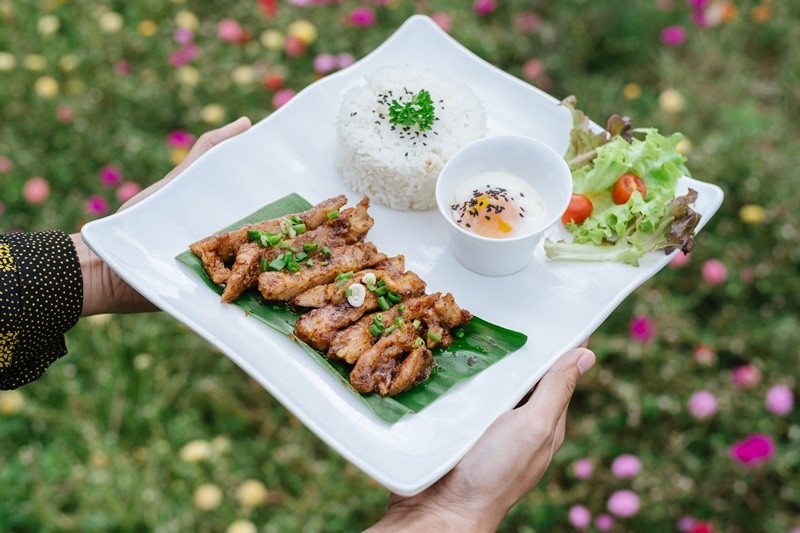 Love cup cafe & Studio คาเฟ่ที่มาแล้ว จะได้ความรักกลับไปแบบคับแก้ว