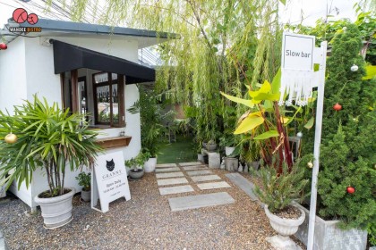 Granny cafe ดื่มกาแฟ กินขนม ฟังดนตรีสด บรรยากาศชิลๆ 