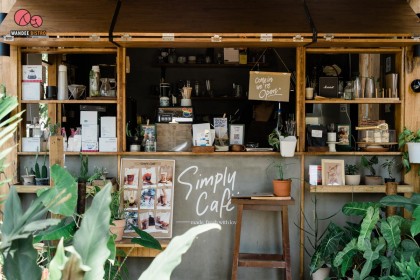 Simply cafe bkk คาเฟ่มินิมอลสุดคิวท์ ใต้ต้นไม้ บรรยากาศน่ารักชิลๆ 