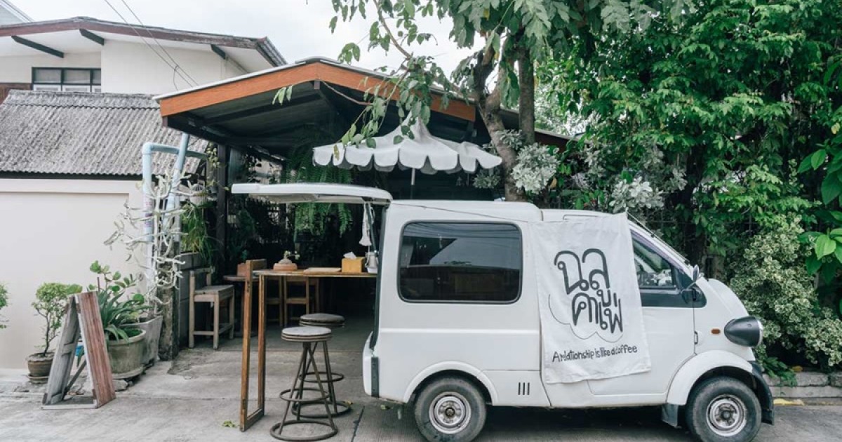 ฉลู คาเฟ่ บาร์กาแฟบนรถไซส์จิ๋ว บรรยากาศร่มรื่น 