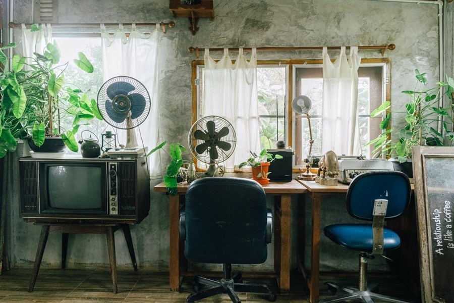 ฉลู คาเฟ่ บาร์กาแฟบนรถไซส์จิ๋ว บรรยากาศร่มรื่น 