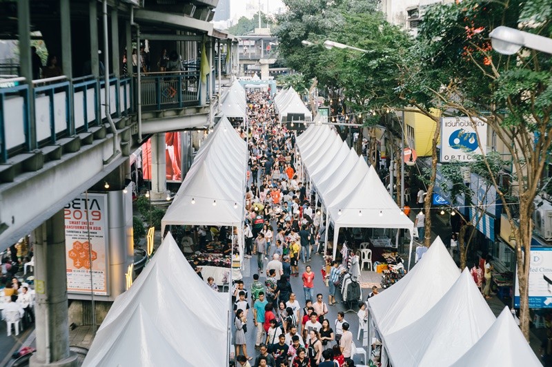 ถนนคนเดินสีลม เปิดใหม่ใจกลางกรุง เดิน ชม กิน เที่ยว ครบจบที่เดียว