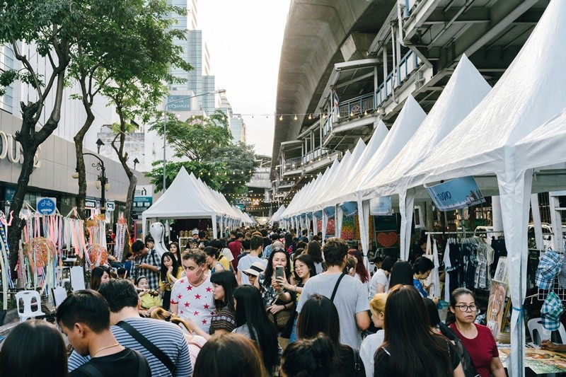 ถนนคนเดินสีลม เปิดใหม่ใจกลางกรุง เดิน ชม กิน เที่ยว ครบจบที่เดียว