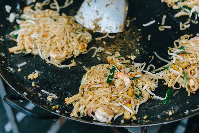 ถนนคนเดินสีลม เปิดใหม่ใจกลางกรุง เดิน ชม กิน เที่ยว ครบจบที่เดียว