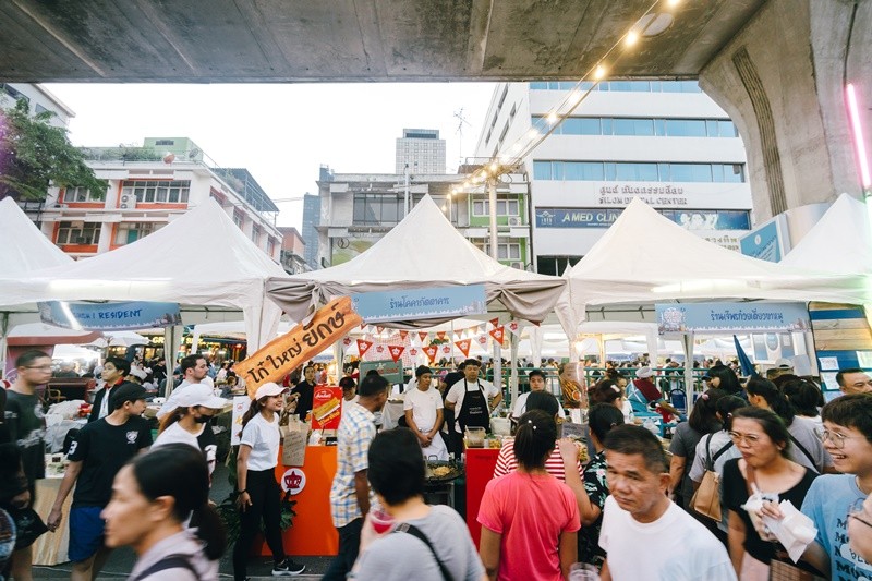 ถนนคนเดินสีลม เปิดใหม่ใจกลางกรุง เดิน ชม กิน เที่ยว ครบจบที่เดียว