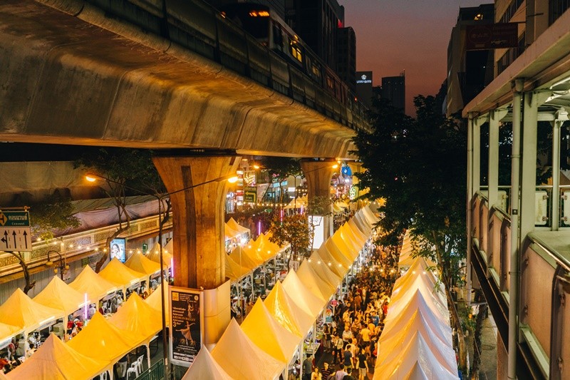 ถนนคนเดินสีลม เปิดใหม่ใจกลางกรุง เดิน ชม กิน เที่ยว ครบจบที่เดียว