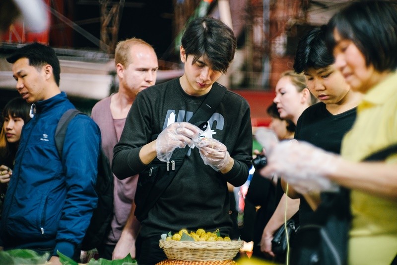 เปิดแล้ว ถนนคนเดินข้าวสาร เดินชมศิลปวัฒนธรรม พร้อมทำอาหารไทย