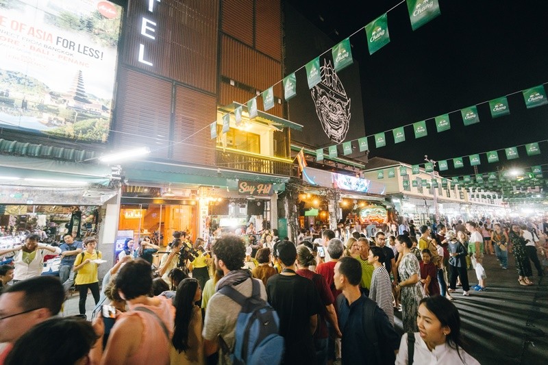 เปิดแล้ว ถนนคนเดินข้าวสาร เดินชมศิลปวัฒนธรรม พร้อมทำอาหารไทย