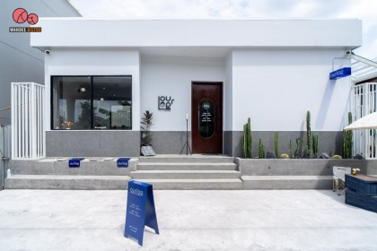 Ourlog.bkk คาเฟ่สไตล์มินิมอล มินิใจ น่ารัก ถ่ายรูปสวย มีชั้นใต้ดิน