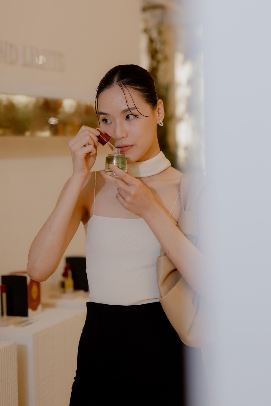 PANPURI EXTRACT Perfume Oil สัมผัสศิลปะการใช้น้ำหอมในรูปแบบที่แตกต่าง มิติกลิ่นหอมอันเปี่ยมเอกลักษณ์ PANPURI EXTRACT Perfume Oil สัมผัสศิลปะการใช้น้ำหอมในรูปแบบที่แตกต่าง มิติกลิ่นหอมอันเปี่ยมเอกลักษณ์