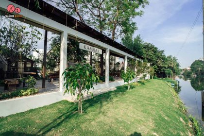 Kamrak - คำรัก คาเฟ่สไตล์โฮมมี มีวิวติดริมน้ำรับลมเย็นๆ ร้านสวยย่านเพชรเกษม Kamrak - คำรัก คาเฟ่สไตล์โฮมมี มีวิวติดริมน้ำรับลมเย็นๆ ร้านสวยย่านเพชรเกษม