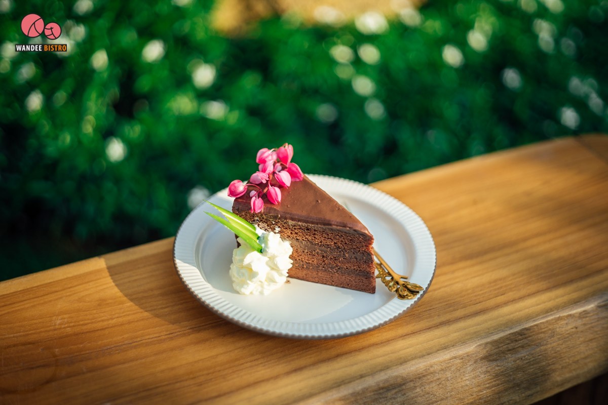 Kamrak - คำรัก คาเฟ่สไตล์โฮมมี มีวิวติดริมน้ำรับลมเย็นๆ ร้านสวยย่านเพชรเกษม Kamrak - คำรัก คาเฟ่สไตล์โฮมมี มีวิวติดริมน้ำรับลมเย็นๆ ร้านสวยย่านเพชรเกษม