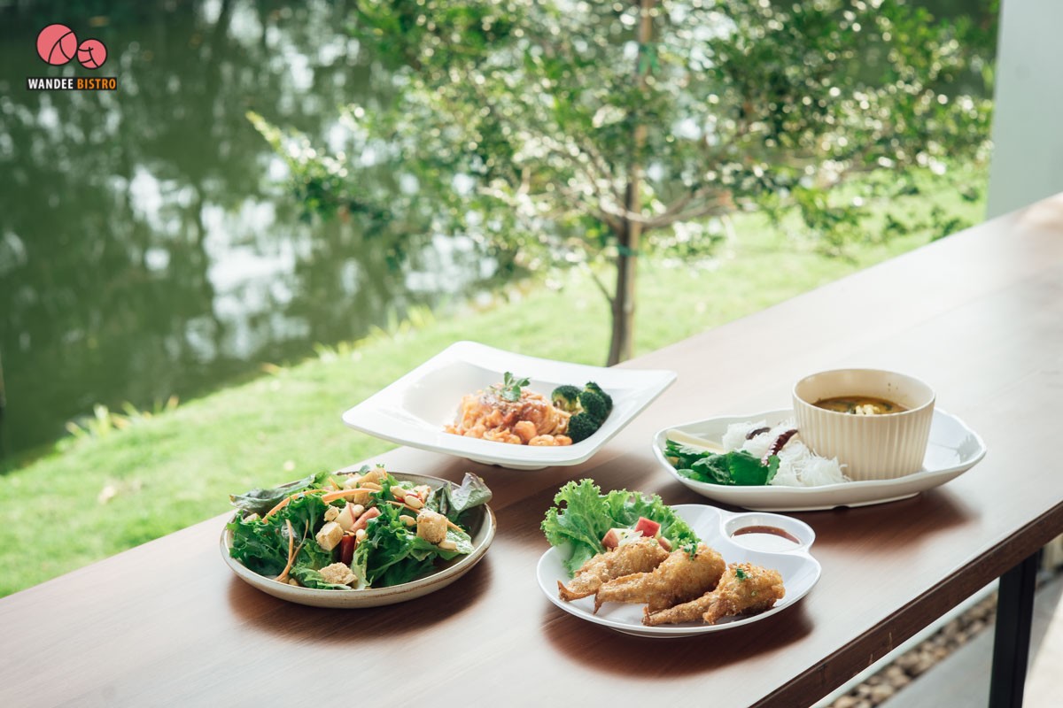Kamrak - คำรัก คาเฟ่สไตล์โฮมมี มีวิวติดริมน้ำรับลมเย็นๆ ร้านสวยย่านเพชรเกษม Kamrak - คำรัก คาเฟ่สไตล์โฮมมี มีวิวติดริมน้ำรับลมเย็นๆ ร้านสวยย่านเพชรเกษม