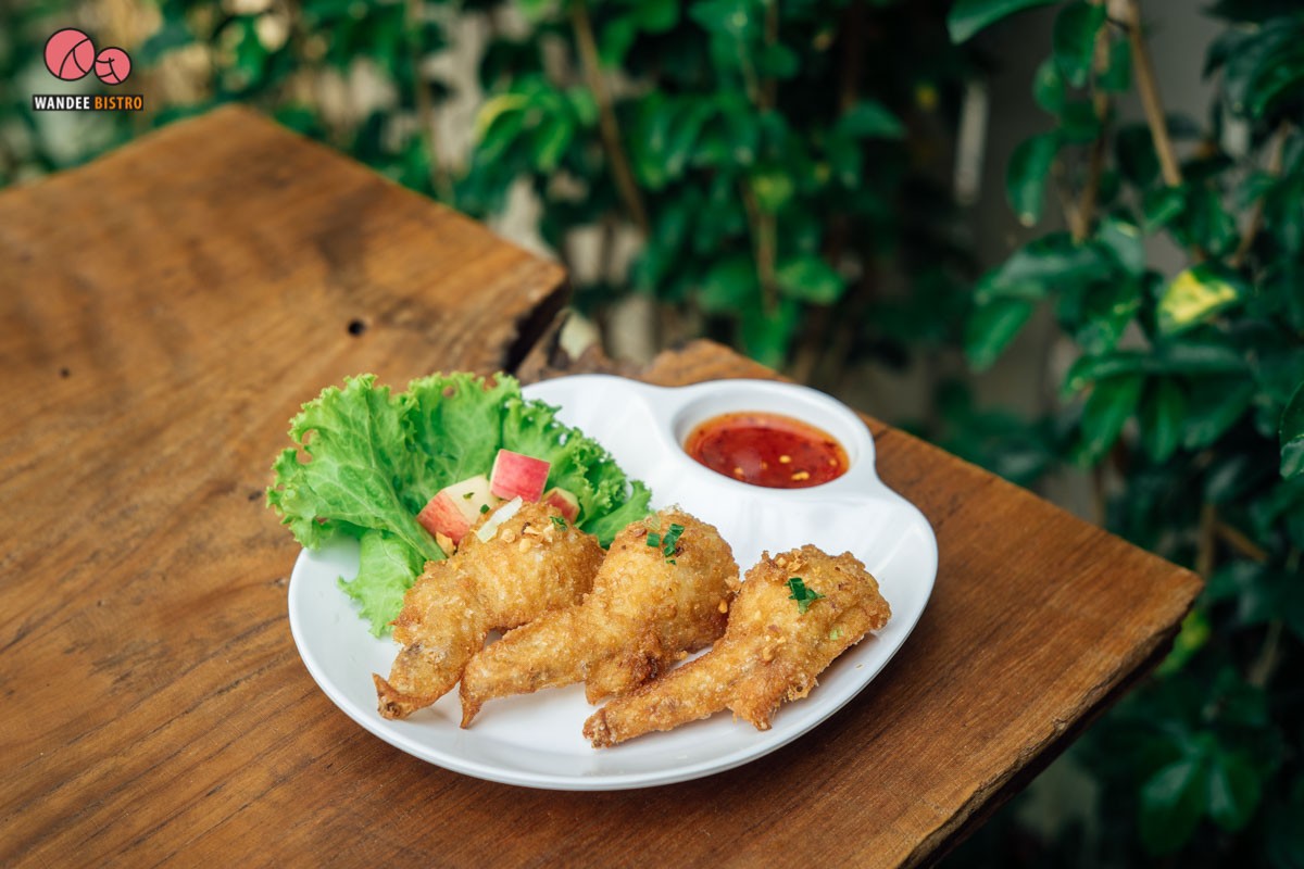 Kamrak - คำรัก คาเฟ่สไตล์โฮมมี มีวิวติดริมน้ำรับลมเย็นๆ ร้านสวยย่านเพชรเกษม Kamrak - คำรัก คาเฟ่สไตล์โฮมมี มีวิวติดริมน้ำรับลมเย็นๆ ร้านสวยย่านเพชรเกษม