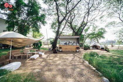 Ground Phlox คาเฟ่ช็อกโกแลต สไตล์แคมป์ปิ้ง ร่มรื่นชิลๆ พาน้องหมาไปเดินเล่นได้