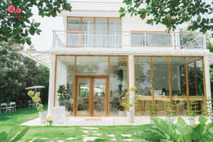 Wind & White House Cafe โฮมคาเฟ่น่ารักมินิมอล ทานอาหารพร้อมชื่นชมธรรมชาติ