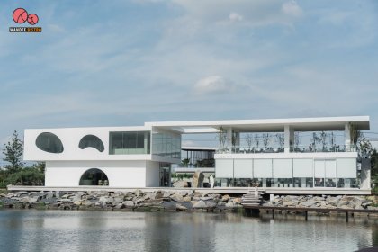 Moo Yoo rose house คาเฟ่ริมทะเลสาบ สไตล์มินิมอล ถ่ายรูปสวยมาก