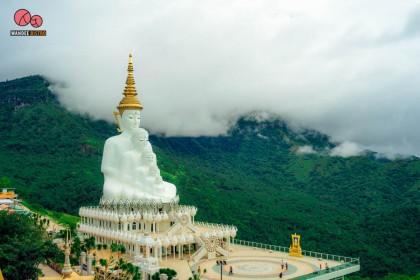 วัดพระธาตุผาซ่อนแก้ว เพชรบูรณ์ ช่วงหน้าฝน หมอกสวย สดชื่นชุ่มฉ่ำ บรรยากาศดี 