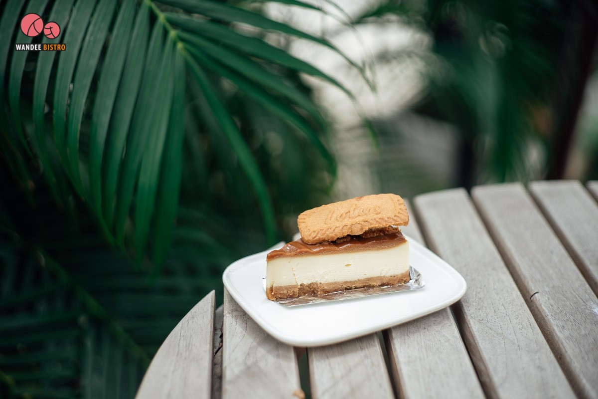 Cock-A-Hoop คาเฟ่สไตล์โฮมมี่ ที่มีทั้งความเท่ อบอุ่น และความชิล เปิดถึงห้าทุ่ม 