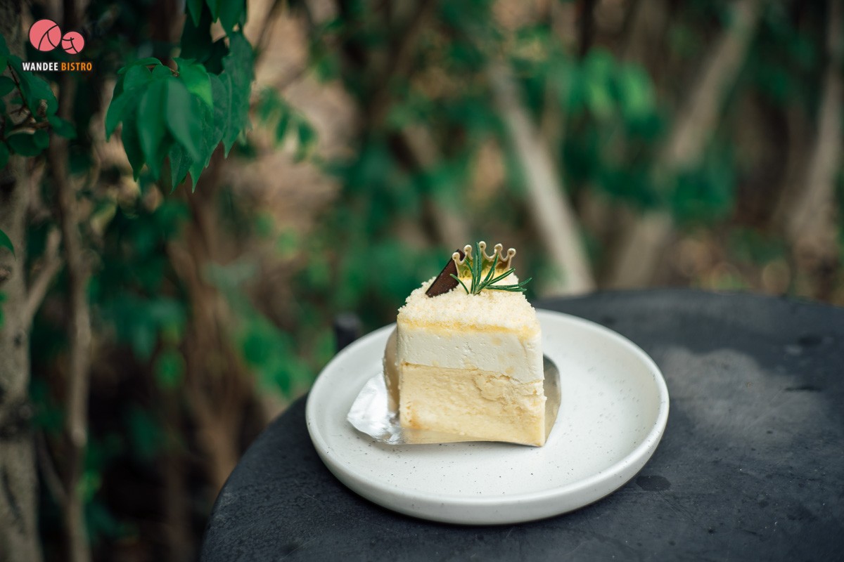 Cock-A-Hoop คาเฟ่สไตล์โฮมมี่ ที่มีทั้งความเท่ อบอุ่น และความชิล เปิดถึงห้าทุ่ม 