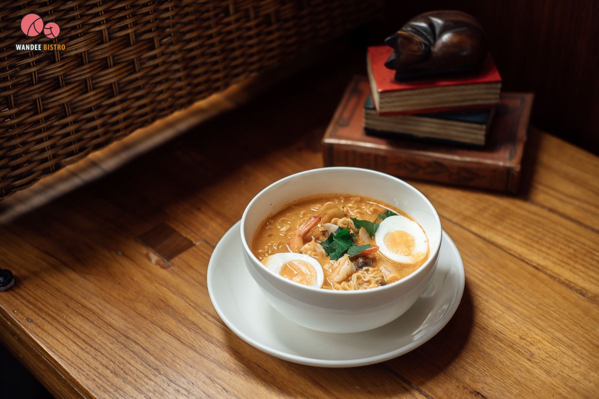 Cock-A-Hoop คาเฟ่สไตล์โฮมมี่ ที่มีทั้งความเท่ อบอุ่น และความชิล เปิดถึงห้าทุ่ม 