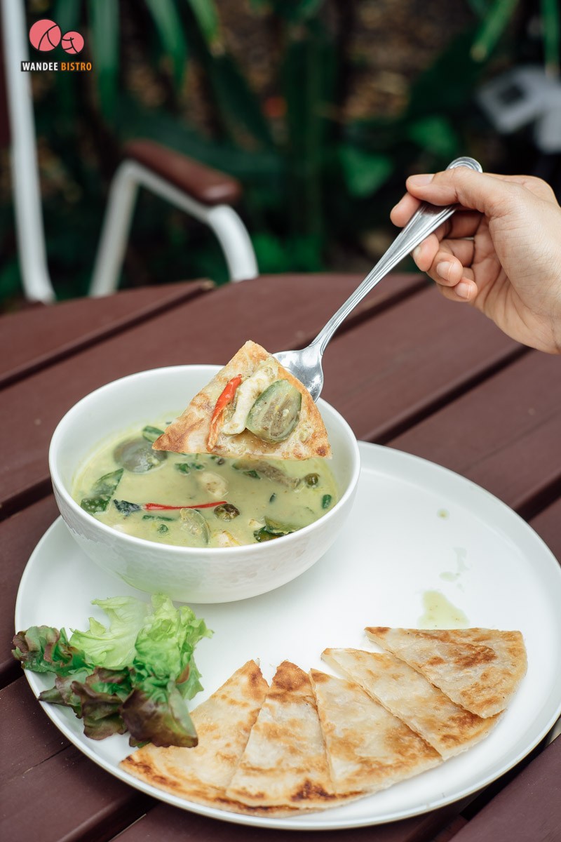 Cock-A-Hoop คาเฟ่สไตล์โฮมมี่ ที่มีทั้งความเท่ อบอุ่น และความชิล เปิดถึงห้าทุ่ม 