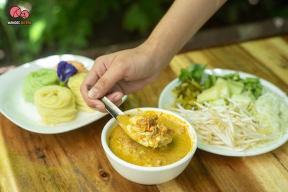 อุ๋งอุ๋ง คาเฟ่ลับ บรรยากาศบ้านสวนริมน้ำ ทีเด็ดขนมจีนน้ำยาปูก้อน