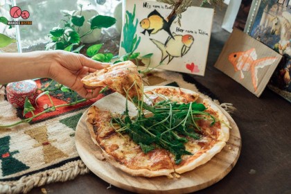 Moody Balcony คาเฟ่โฮมมี่ ที่มีคราฟท์พิซซ่า เบเกอรี่โฮมเมด และกิจกรรมระบายสี