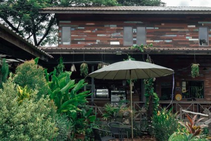 YESTERYEAR คาเฟ่สไตล์วินเทจ คอนเซปท์ BOOK  BAR  BISTRO