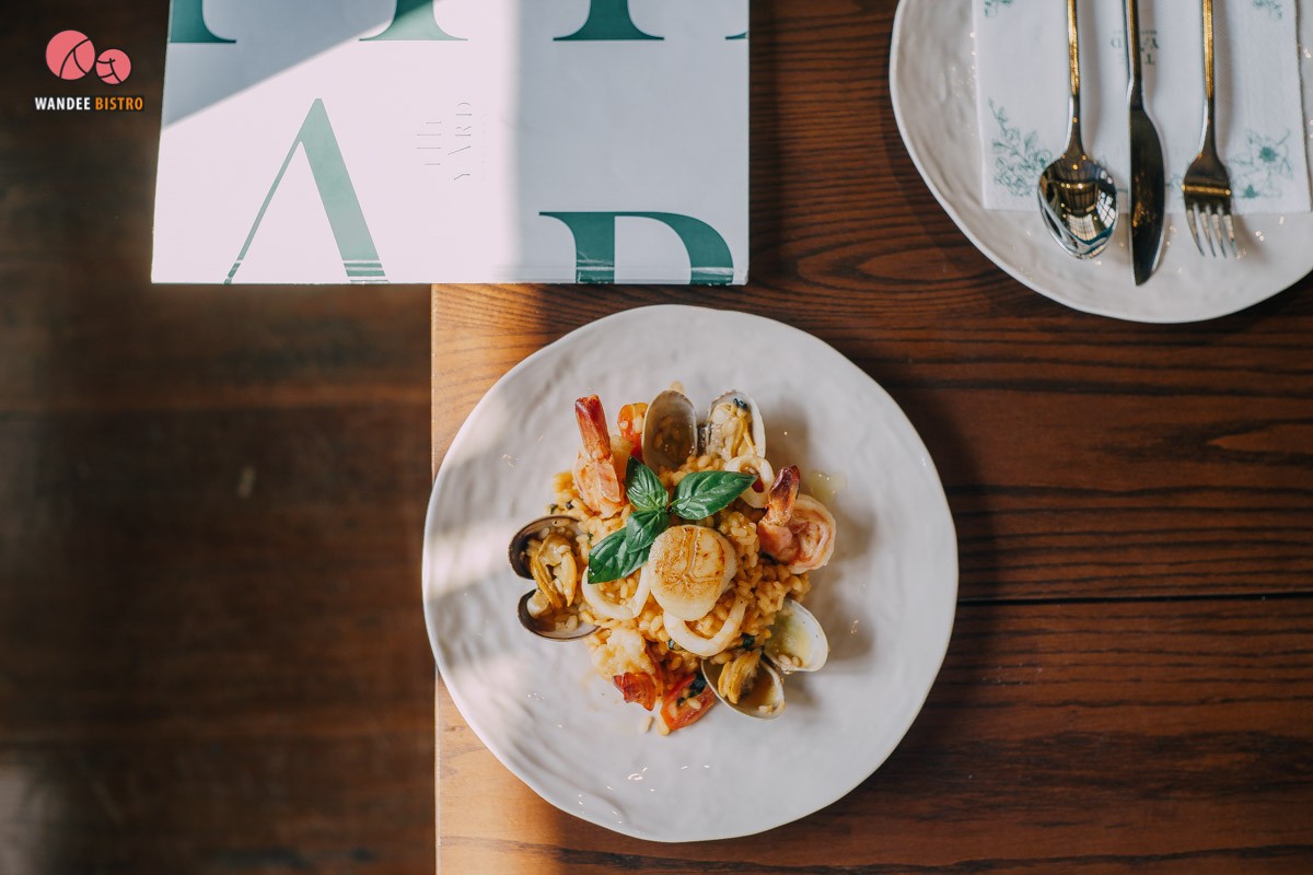 The Yard Restaurant ร้านอาหารสไตล์อีสเอเชีย-ยุโรป ในบ้านหลังใหญ่ที่สวยงามคลาสสิค The Yard Restaurant ร้านอาหารสไตล์อีสเอเชีย-ยุโรป ในบ้านหลังใหญ่ที่สวยงามคลาสสิค