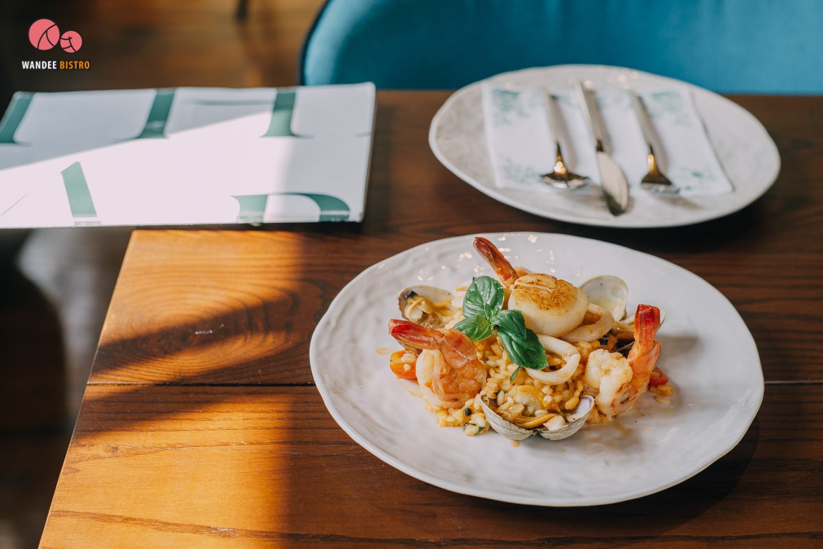 The Yard Restaurant ร้านอาหารสไตล์อีสเอเชีย-ยุโรป ในบ้านหลังใหญ่ที่สวยงามคลาสสิค The Yard Restaurant ร้านอาหารสไตล์อีสเอเชีย-ยุโรป ในบ้านหลังใหญ่ที่สวยงามคลาสสิค