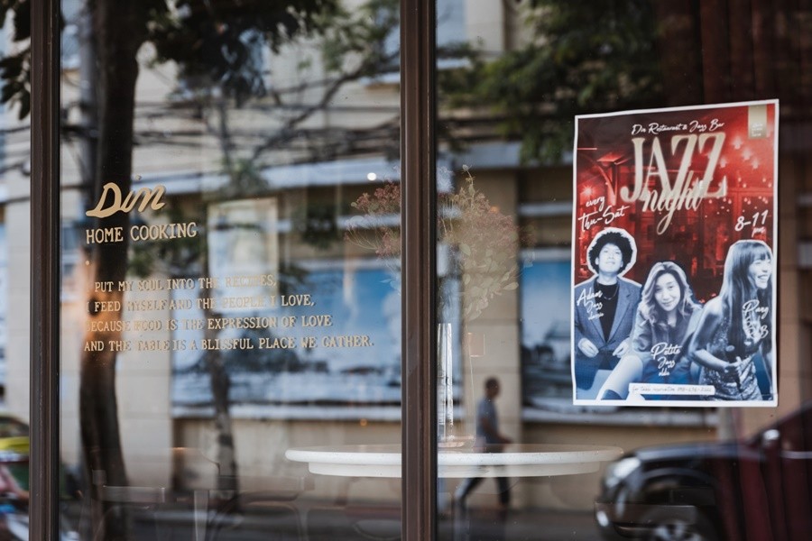 “บ้านตึกดิน” แลนด์มาร์กใหม่บนถนนดินสอ มีครบโรงแรม ร้านอาหาร แจซบาร์ คาเฟ่