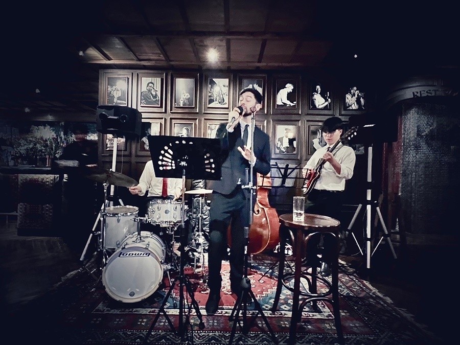 “บ้านตึกดิน” แลนด์มาร์กใหม่บนถนนดินสอ มีครบโรงแรม ร้านอาหาร แจซบาร์ คาเฟ่