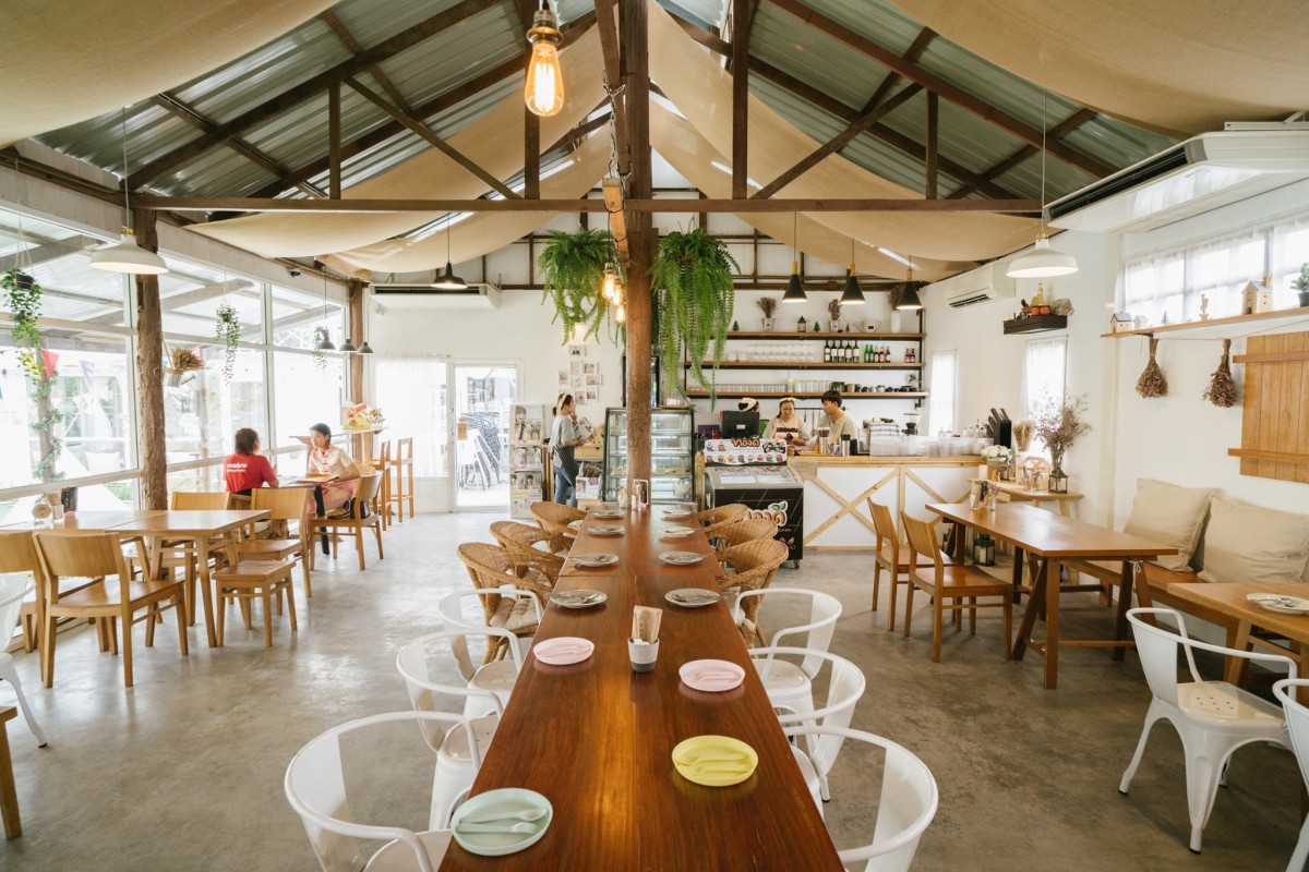 จูงมือลูกออกไปเล่น สร้างการเรียนรู้นอกห้องเรียนที่ Little Barn Kids Café ประชาชื่น