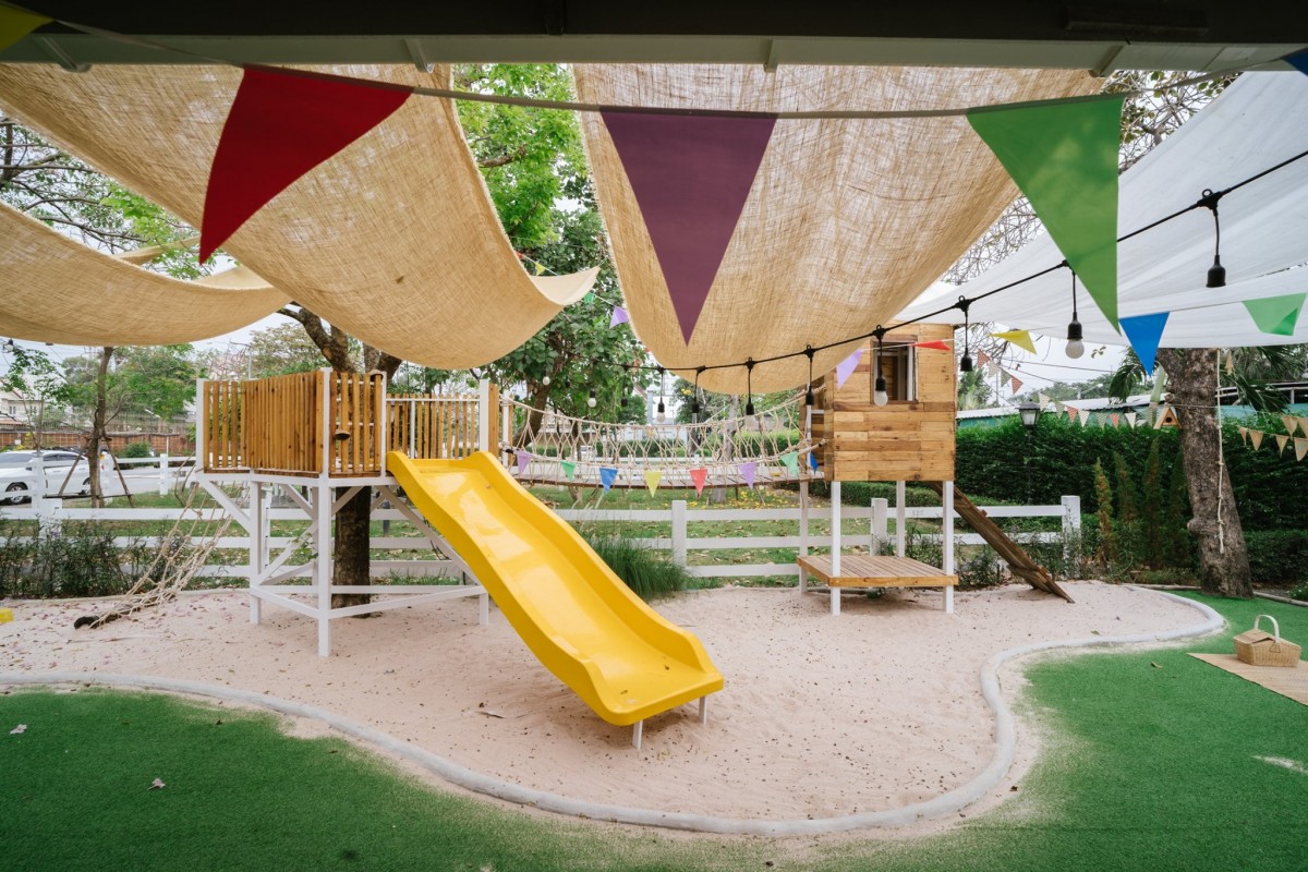 จูงมือลูกออกไปเล่น สร้างการเรียนรู้นอกห้องเรียนที่ Little Barn Kids Café ประชาชื่น