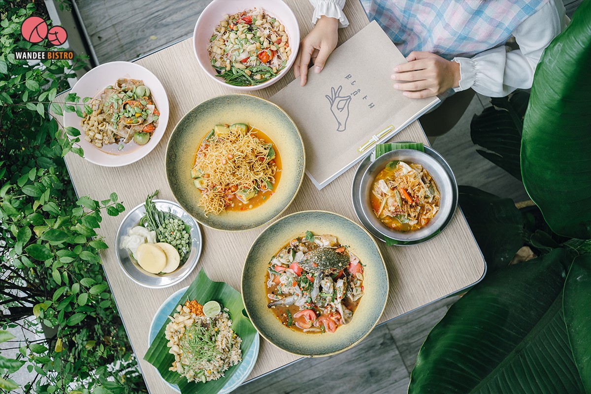 ร้านผงชูรส ที่ไม่ใส่ผงชูรส อาหารอีสานรสนัวสุดคลีน ถูกใจคนเมือง ซอยสีลม 3