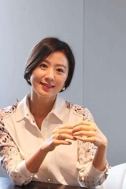 6 เคล็ดลับความสวย Kim Hee Ae จากซีรี่ส์ A World of Married Couple อายุเลข 5 แต่หน้าเด้งใสปิ๊ง 6 เคล็ดลับความสวย Kim Hee Ae จากซีรี่ส์ A World of Married Couple อายุเลข 5 แต่หน้าเด้งใสปิ๊ง