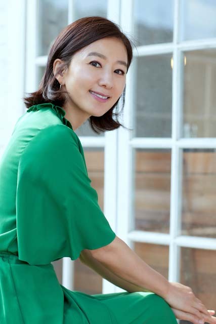 6 เคล็ดลับความสวย Kim Hee Ae จากซีรี่ส์ A World of Married Couple อายุเลข 5 แต่หน้าเด้งใสปิ๊ง 6 เคล็ดลับความสวย Kim Hee Ae จากซีรี่ส์ A World of Married Couple อายุเลข 5 แต่หน้าเด้งใสปิ๊ง