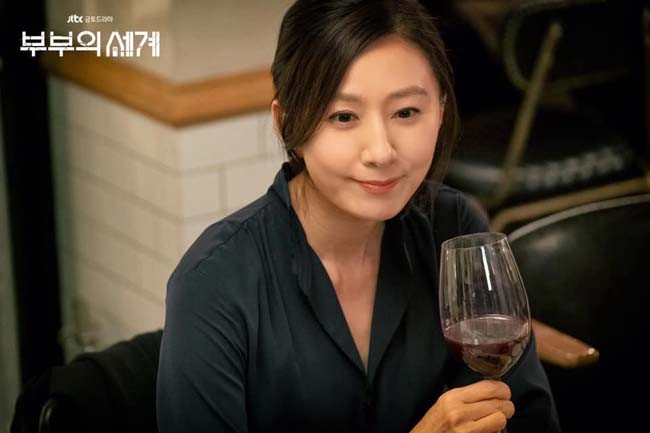 6 เคล็ดลับความสวย Kim Hee Ae จากซีรี่ส์ A World of Married Couple อายุเลข 5 แต่หน้าเด้งใสปิ๊ง 6 เคล็ดลับความสวย Kim Hee Ae จากซีรี่ส์ A World of Married Couple อายุเลข 5 แต่หน้าเด้งใสปิ๊ง