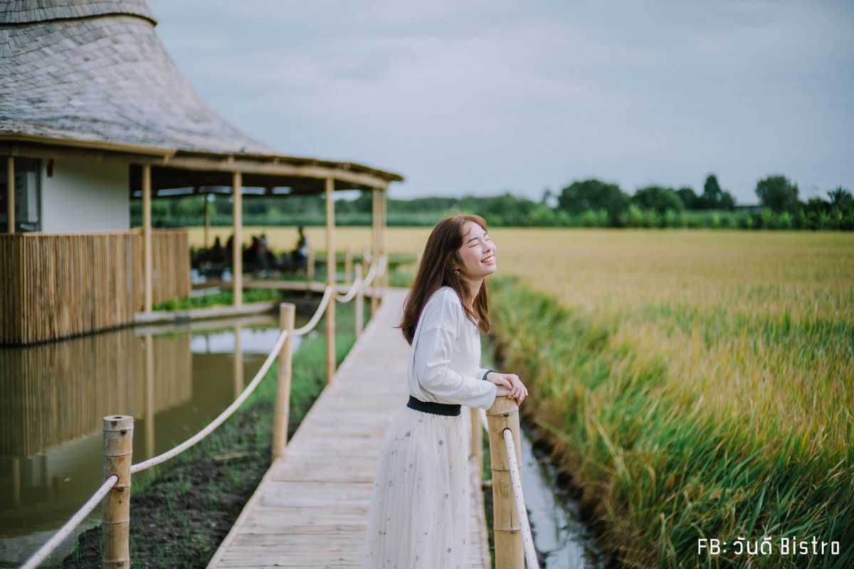 ChataThammachart (ชะตาธรรมชาติ) จิบน้ำพร้อมอาหารรสชาติดี ท่ามกลางทุ่งนาเขียวขจี นครปฐม