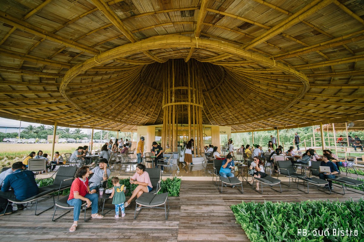 ChataThammachart (ชะตาธรรมชาติ) จิบน้ำพร้อมอาหารรสชาติดี ท่ามกลางทุ่งนาเขียวขจี นครปฐม