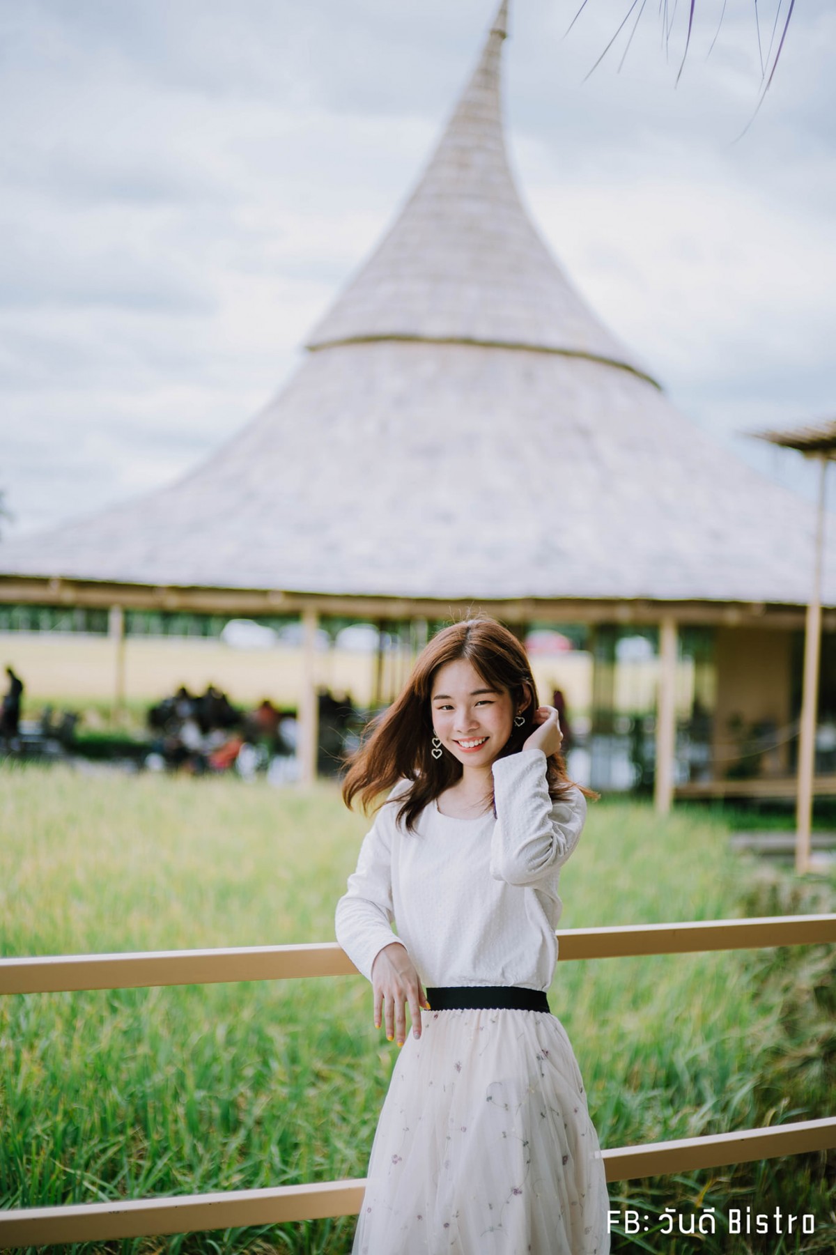 ChataThammachart (ชะตาธรรมชาติ) จิบน้ำพร้อมอาหารรสชาติดี ท่ามกลางทุ่งนาเขียวขจี นครปฐม